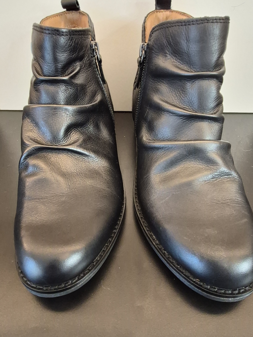 Earth Women's Nadya Black Leather Rounded Toe Ruched Ankle Zip Boots